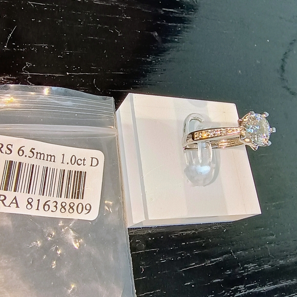 Radiant Silver Moissanite Ring 1 Ct - Picture 4 of 8